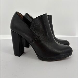 🚁 Me Too Cara Black Leather Block Heels bootie